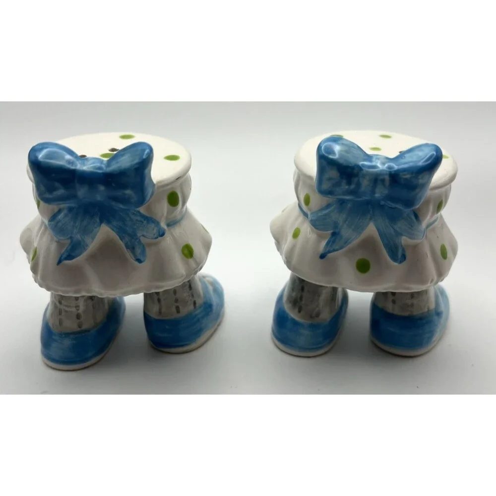 Vintage Enesco Japan Doll Tables Salt and Pepper Shaker Set - in Great Shape!
